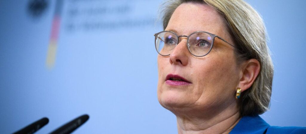 Justizministerin Hubig stellt Gesetzentwurf gegen digitale Gewalt vor